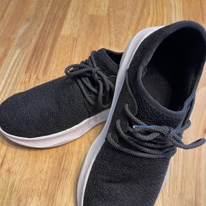 Vessi Waterproof Sneakers!  Size 9 - black